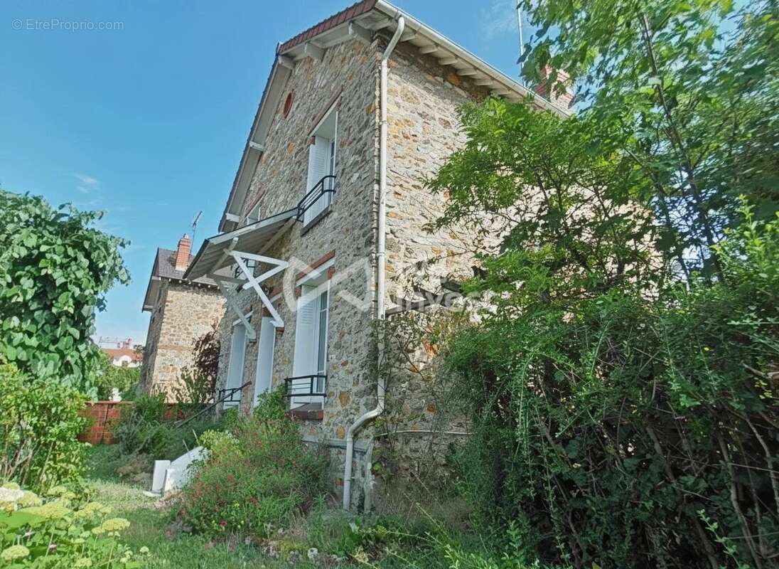 Maison à BEAUCHAMP