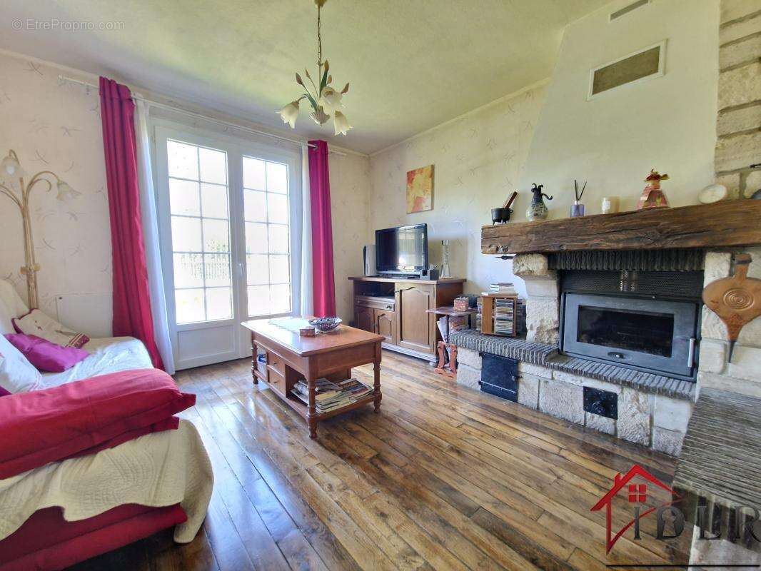 Maison à LA NEUVILLE-AU-PONT