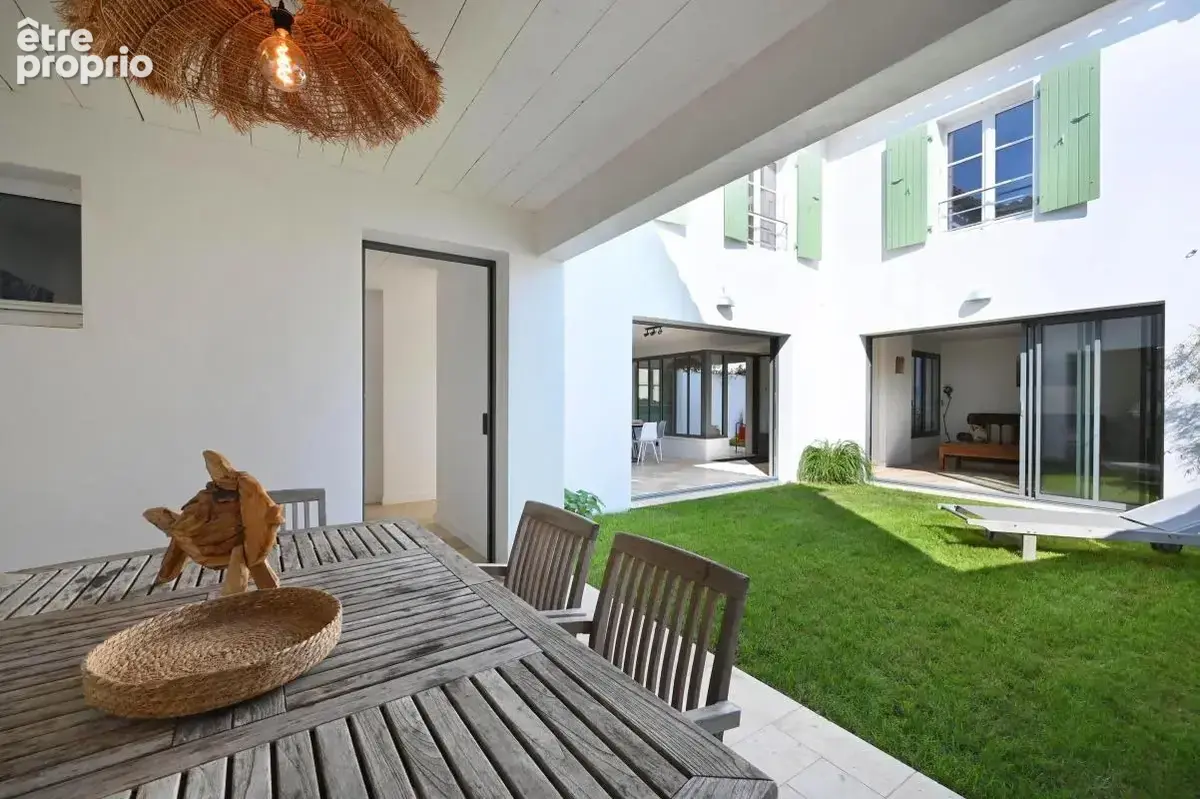 Photo Maison à Loix au prix de 920 000€