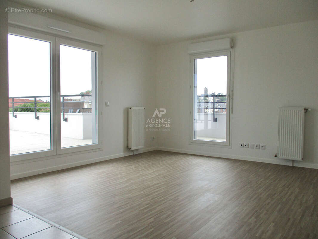 Studio à vendre à Saint-Ouen-l'Aumône - Dernier étage avec terrasse - photo 3