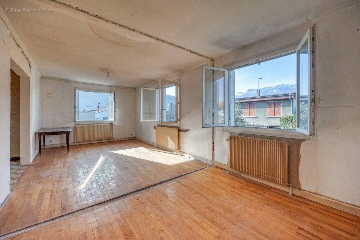 Maison à ECHIROLLES