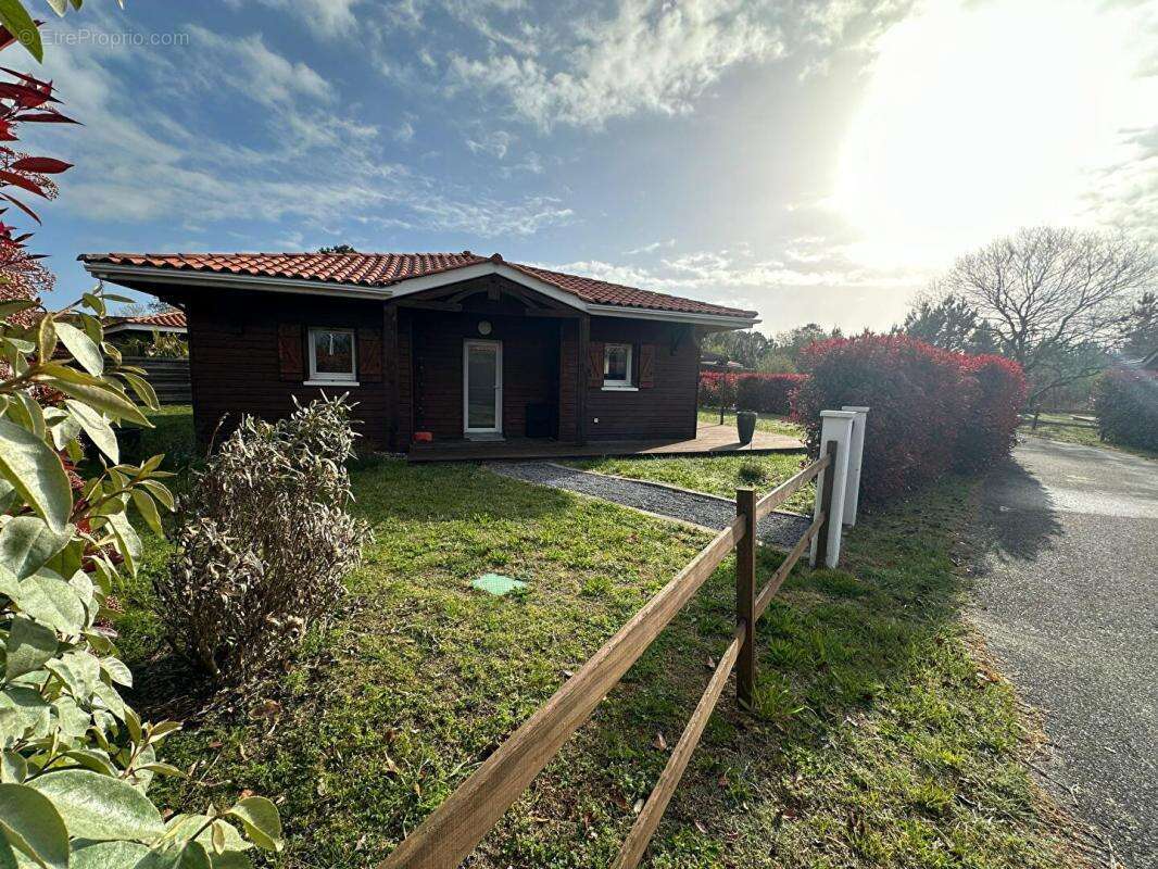 Maison à PARENTIS-EN-BORN