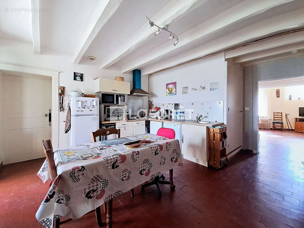 Maison à CHATEL-CHEHERY