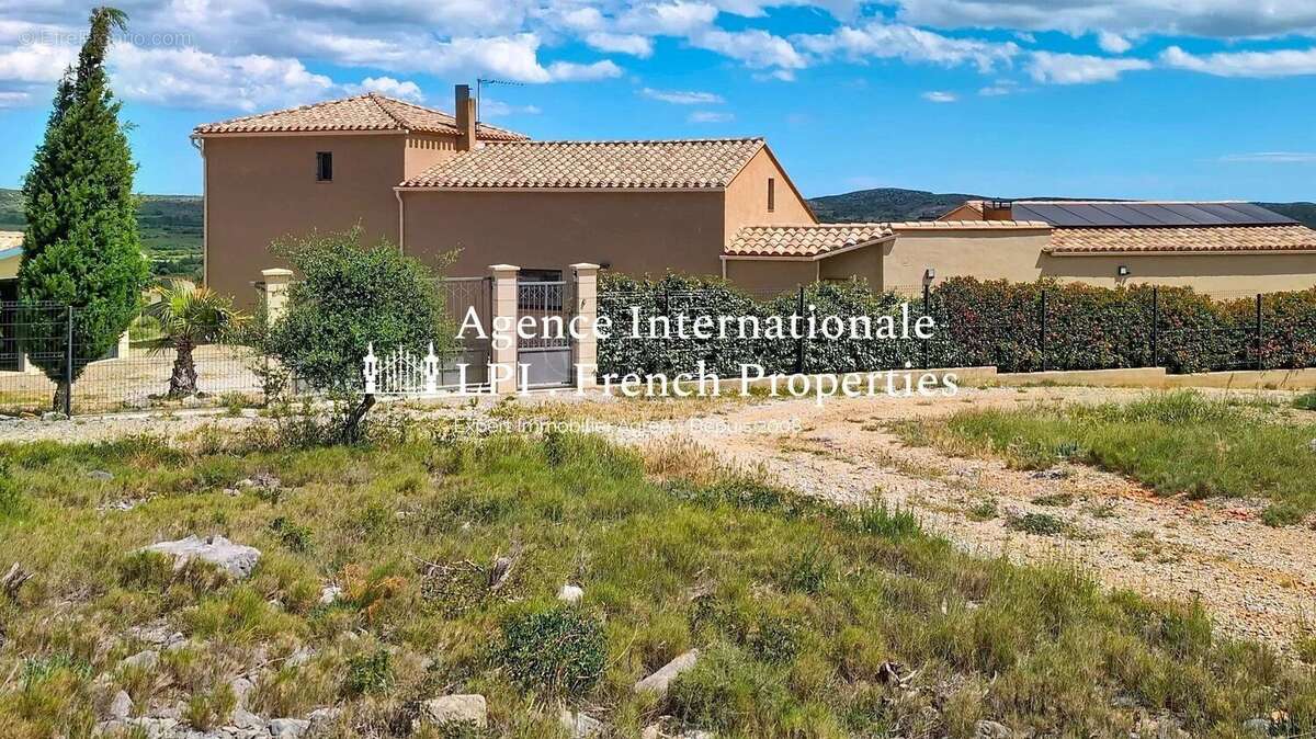 Maison à OPOUL-PERILLOS