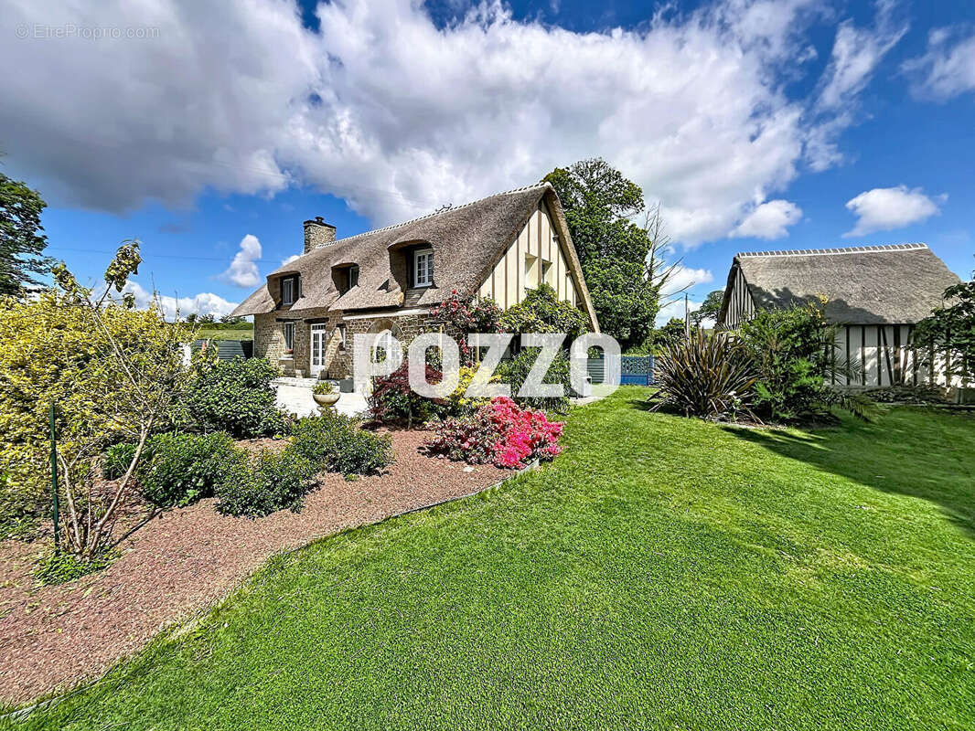 A VENDRE Authentique chaumière normande de 130 m² avec vue dégagée sur la campagne - photo 2