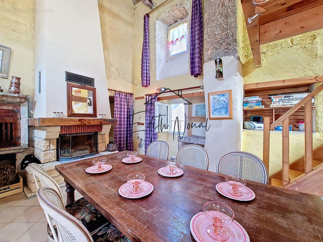 Maison à SAINT-GEORGES-DE-LUZENCON