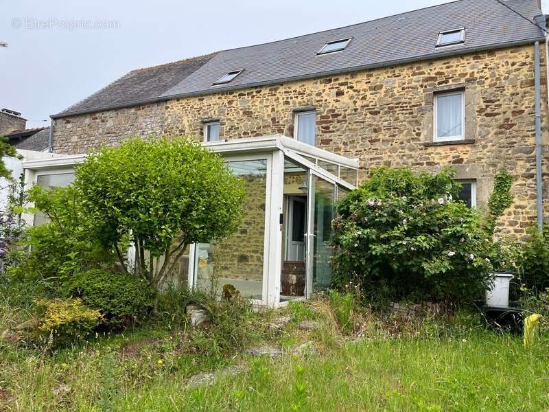 À seulement 5 km de Barneville-Carteret, charmante maison en pierre avec jardin arboré - photo 4