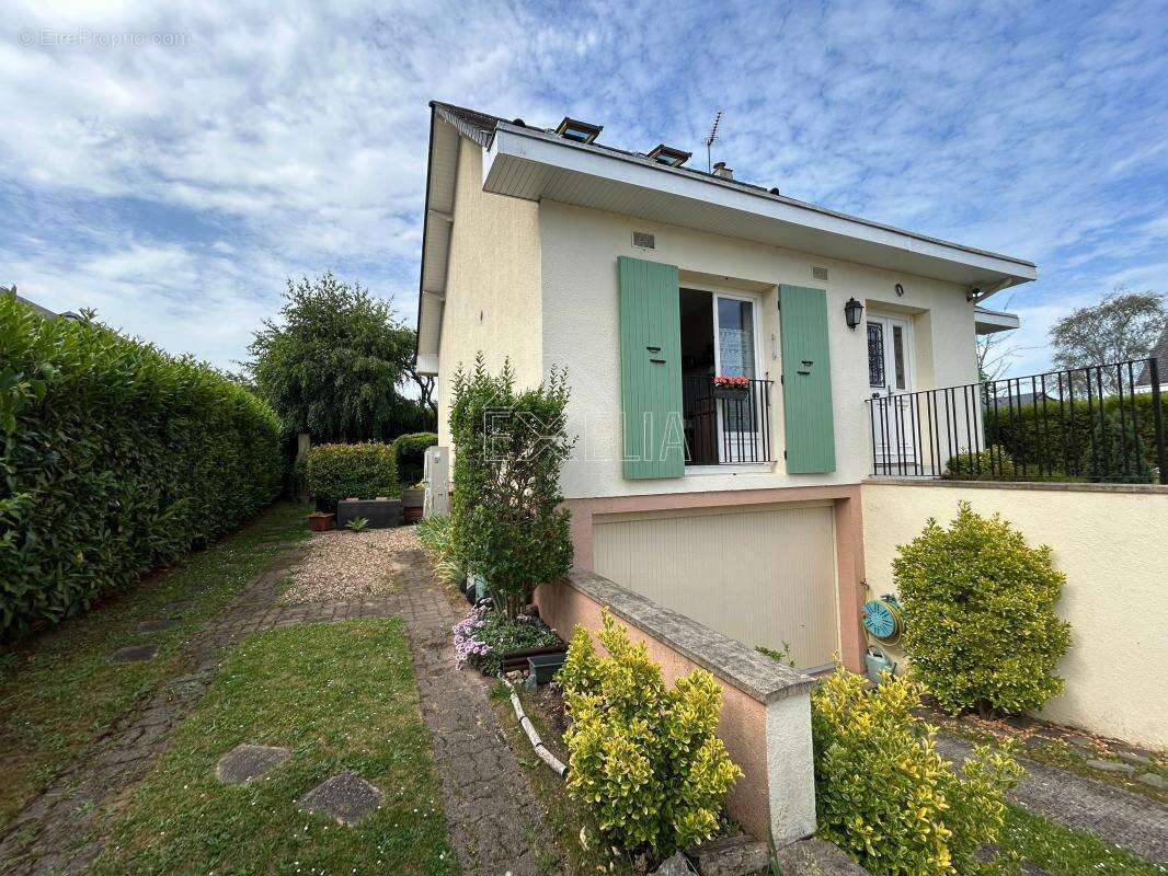 Maison à ROSNY-SUR-SEINE