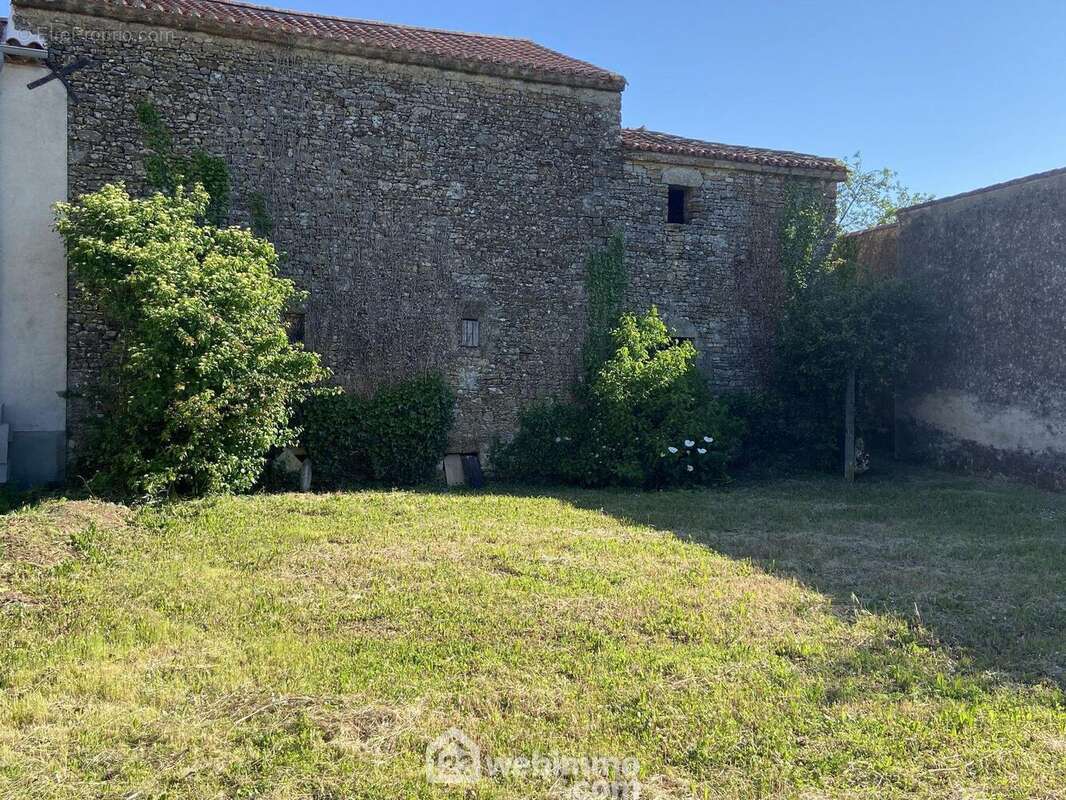grange en pierre - Maison à SIGOURNAIS