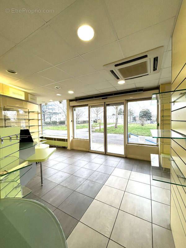 Commerce à PIERRE-BENITE