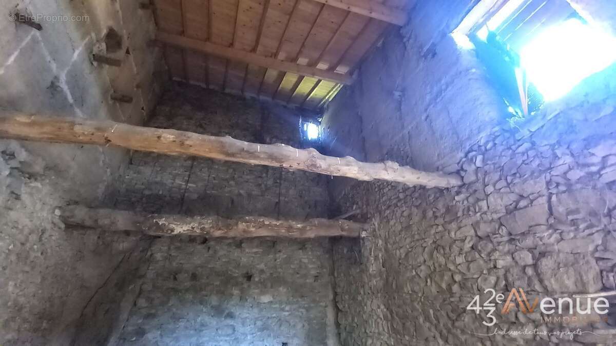 Maison à SAINT-ROMAIN-EN-JAREZ