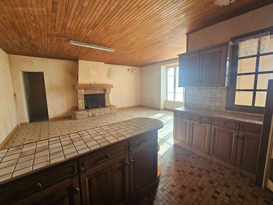 EXCLUSIVITÉ AMANDA - Longère en pierres - 7 pièces - 111 m2 - 5 Chambres - Dépendances - VIGNOC - photo 6