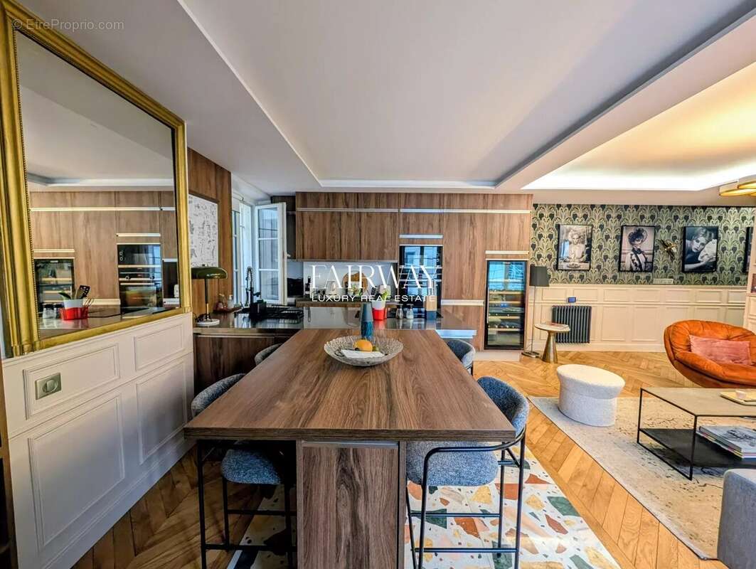 Appartement à PARIS-8E