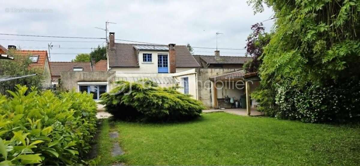 A vendre, à Guillaucourt, belle maison de 4 chambres avec jardin, garage et dépendance - photo 2