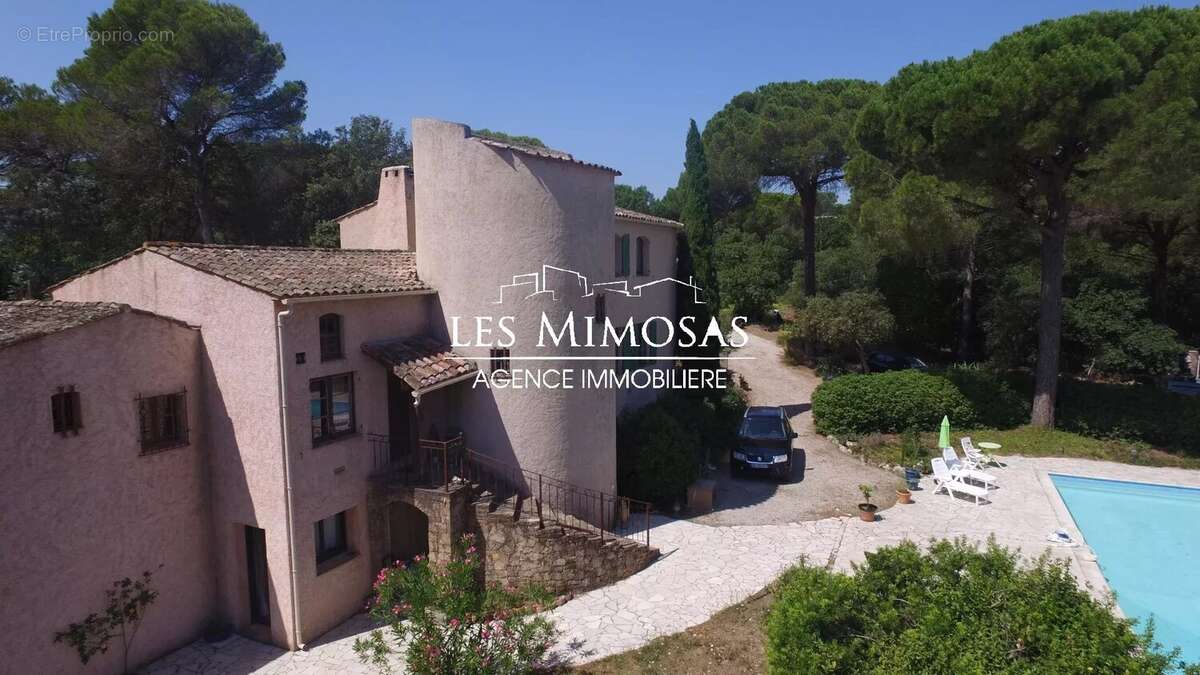 Maison à ROQUEBRUNE-SUR-ARGENS