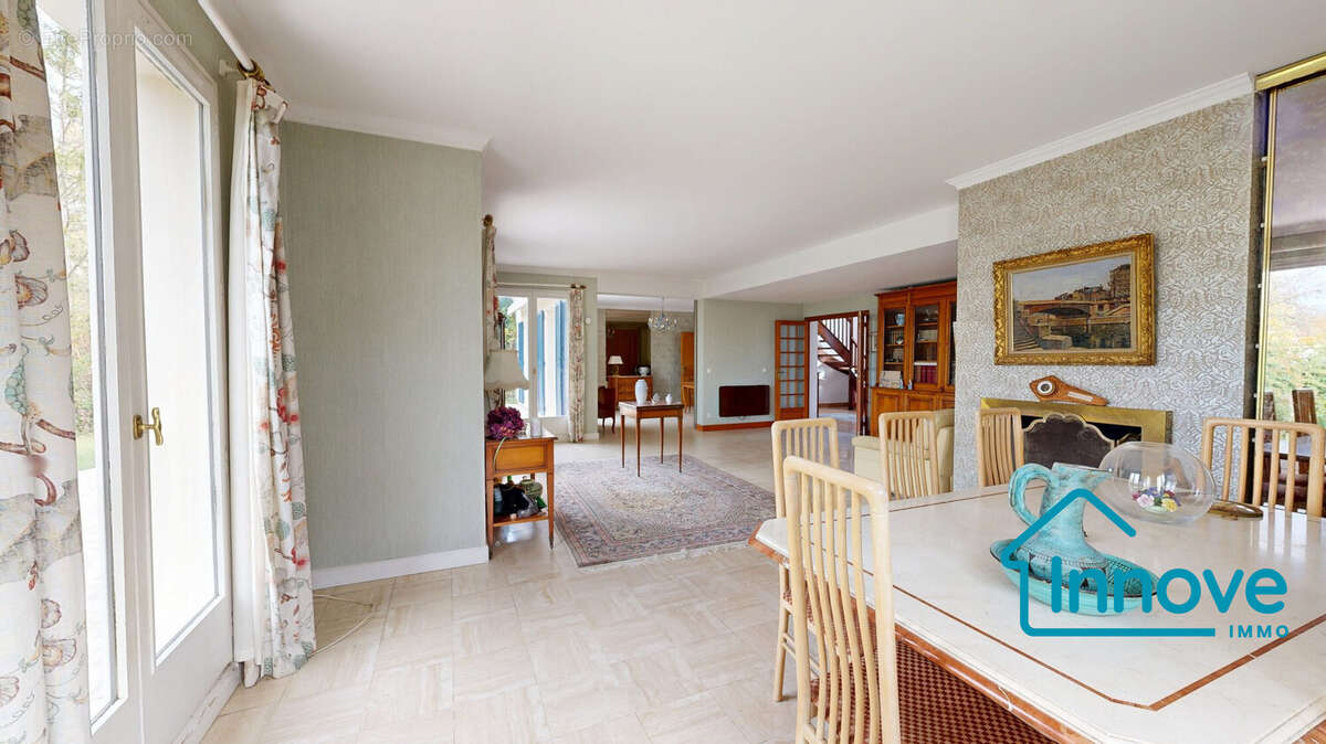 Maison à SAINT-NOM-LA-BRETECHE