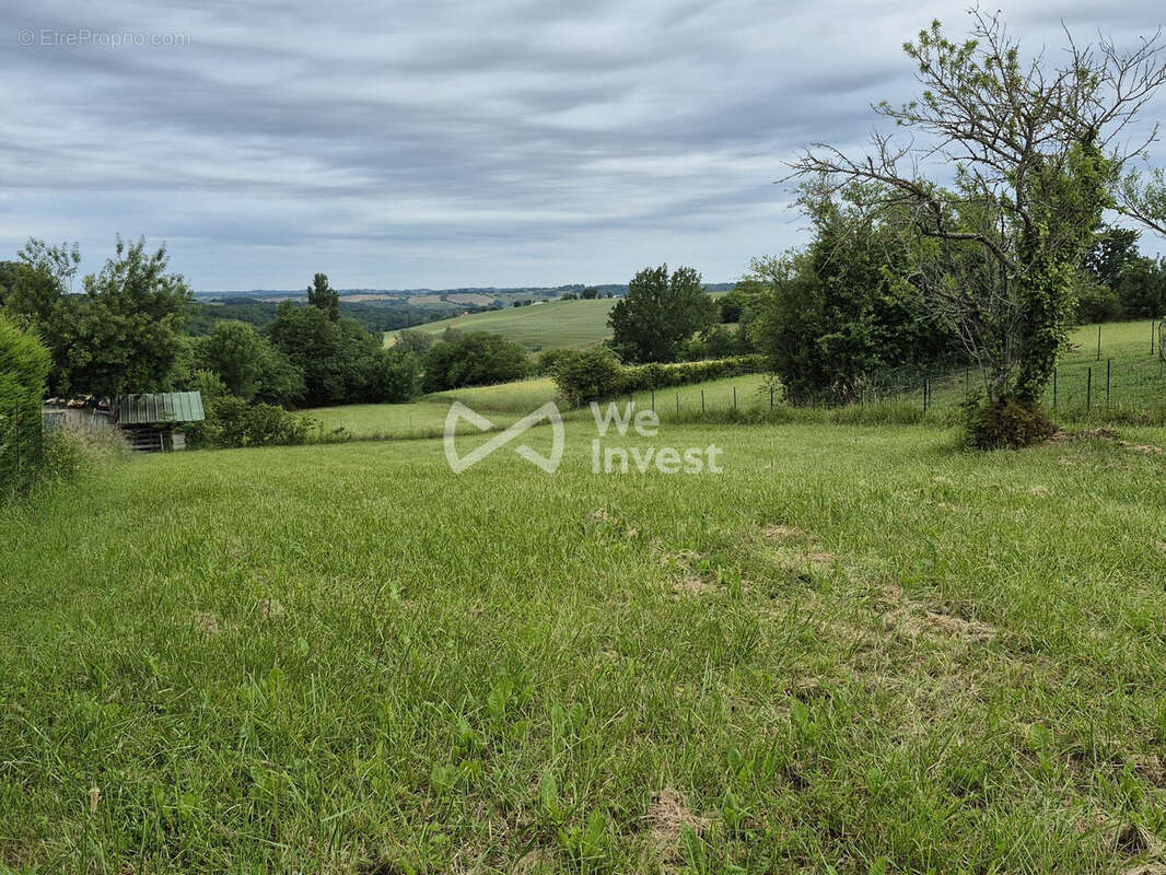 Terrain 1122 m² à Tauriac  - photo 2