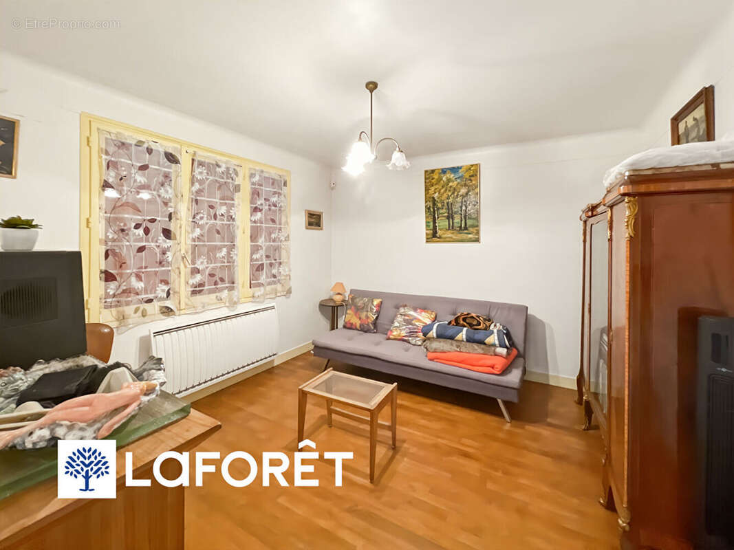 Maison à SAINTE-GENEVIEVE-DES-BOIS