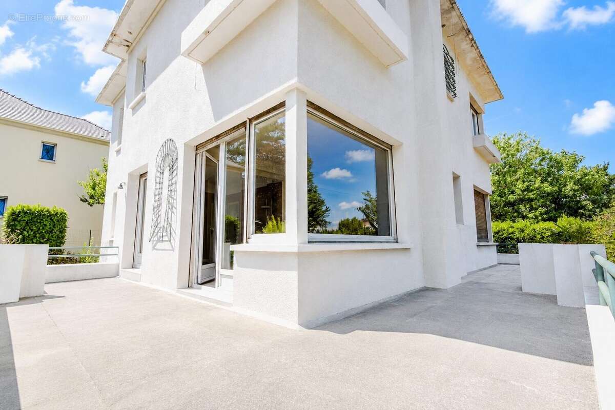 Maison 151 m² à La Celle-Saint-Cloud  - photo 4