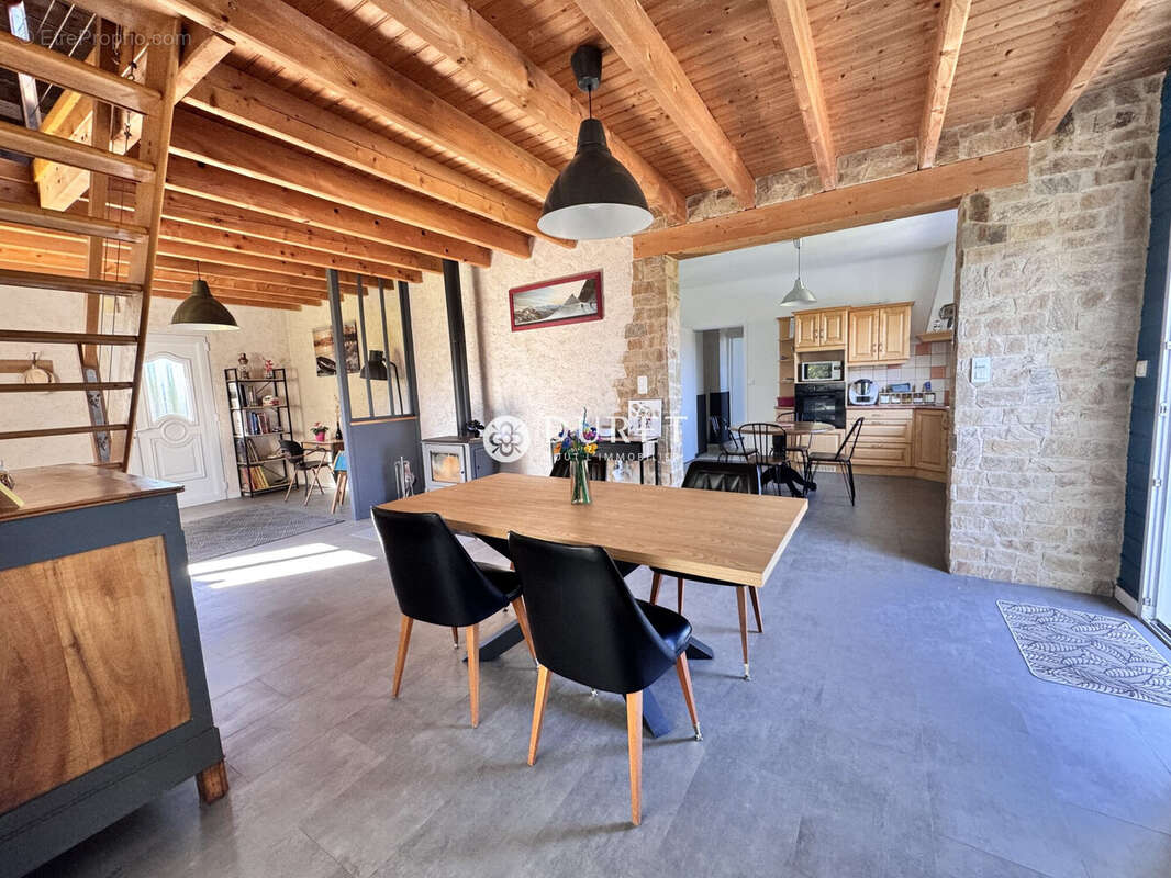 Maison à MONTAIGU