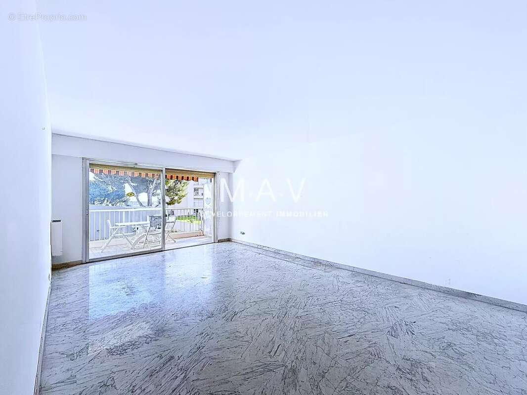 Appartement à SAINT-LAURENT-DU-VAR
