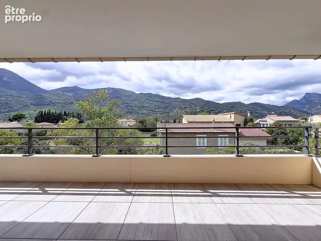 Appartement 4 pièces en dernier étage avec terrasse et double garage - photo 3