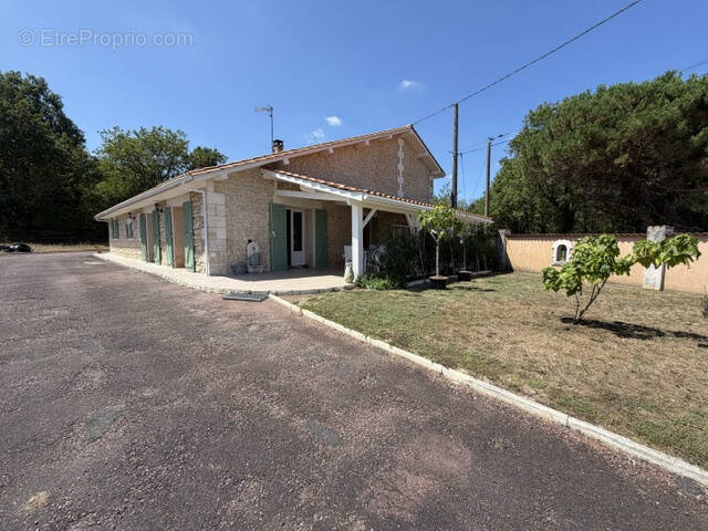 Maison à SAINT-AIGULIN