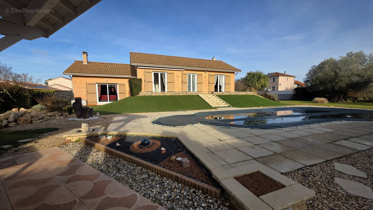 Maison à SAINT-PIERRE-DE-CHANDIEU