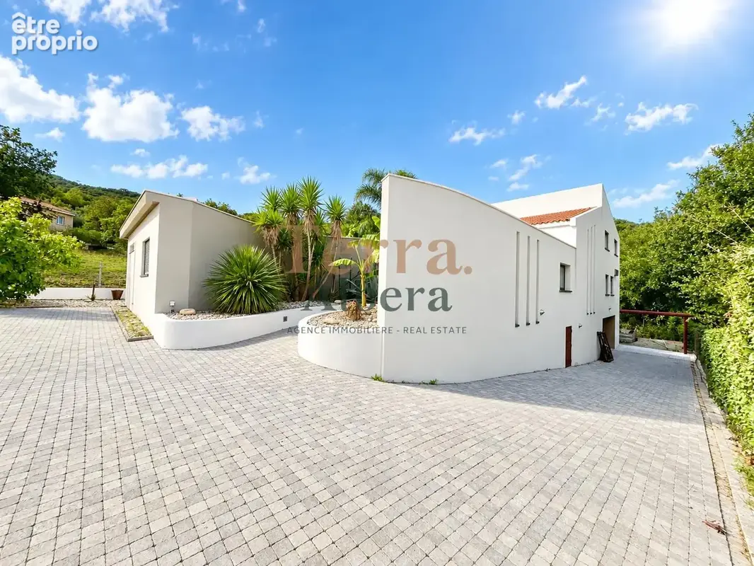 Villa Contemporaine avec piscine, studio indépendant, et grand garage atelier - photo 2