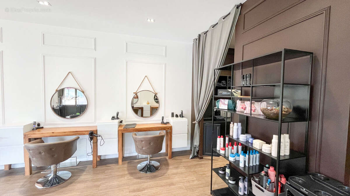 Commerce à LACROIX-FALGARDE