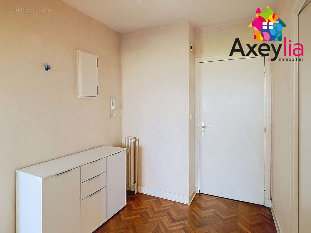 A vendre - roanne - appartement plein centre avec vue degagee - photo 9