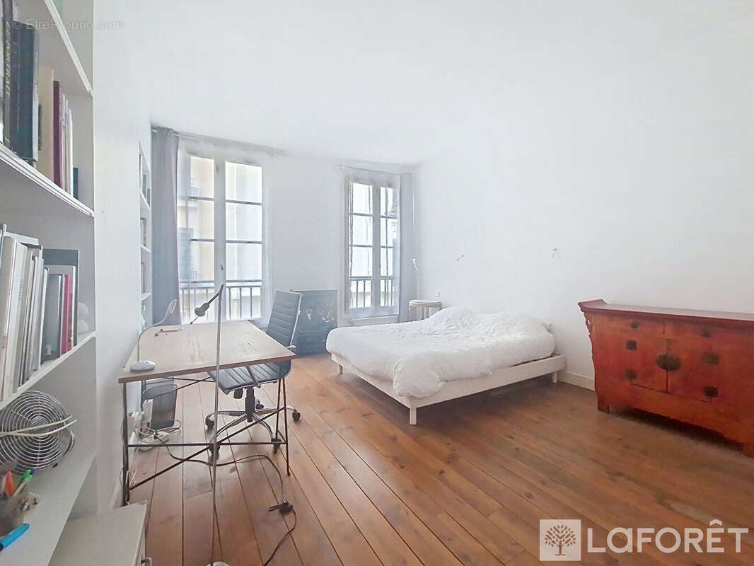 Appartement à PARIS-2E