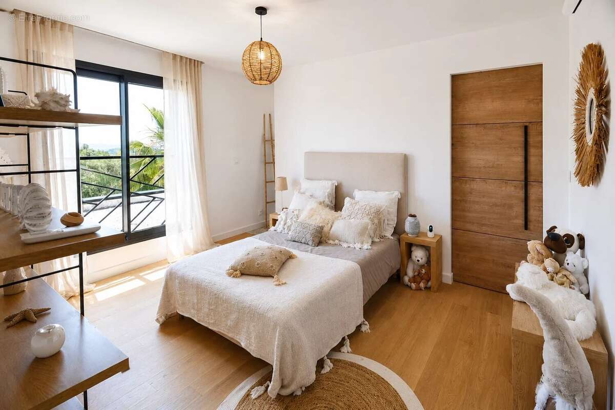 Maison à VALBONNE