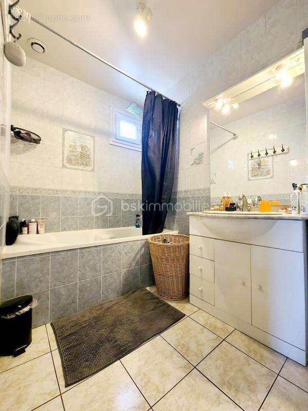 Maison à SAVIGNY-LE-TEMPLE