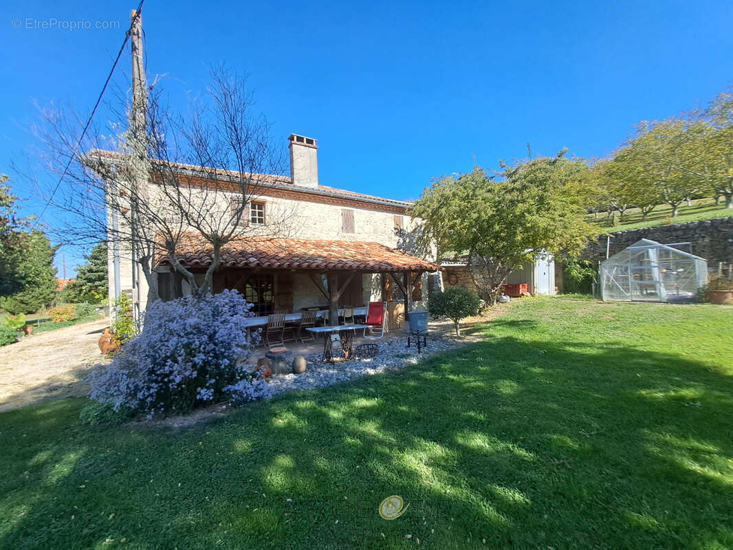 Maison familiale en pierre avec vue panoramique, verger et dépendances. - photo 15