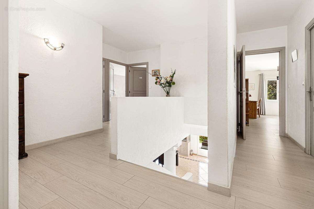 Maison à ROQUEFORT-LES-PINS