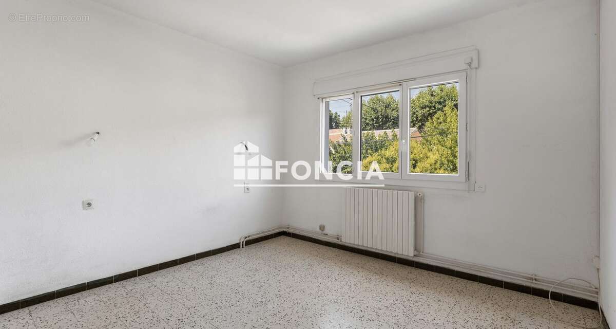 Pézenas centre - Maison de ville T4 avec jardin de 320 m² et garage - photo 9