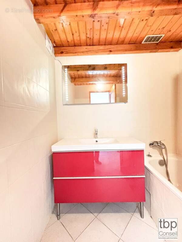 Marseille 5ᵉ – Appartement avec mezzanine et cour - photo 5