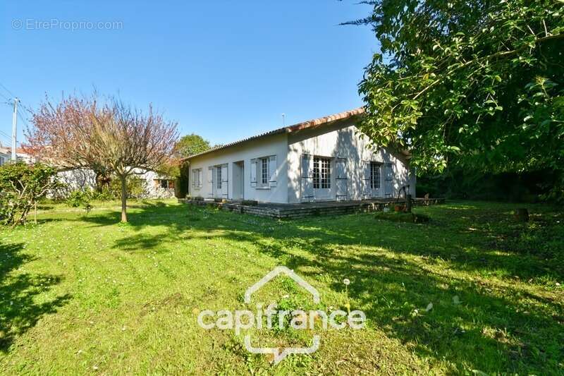 Maison à SAINT-JEAN-D'ANGELY