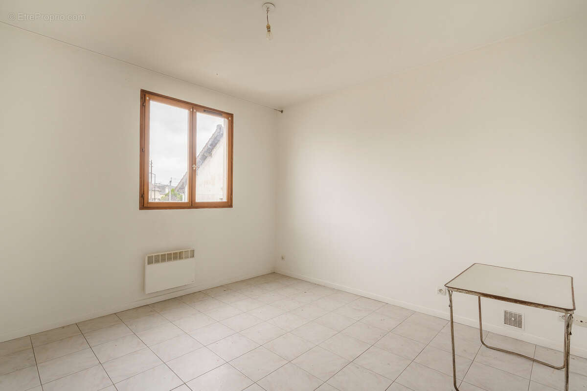 Appartement à LES PAVILLONS-SOUS-BOIS