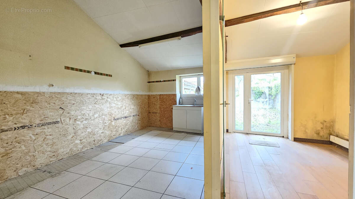 Maison à LES LANDES-GENUSSON