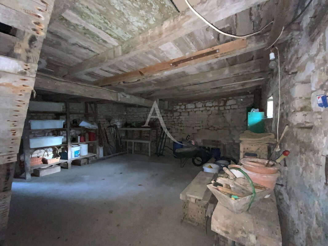 Maison à SAINT-GENIS-DE-SAINTONGE