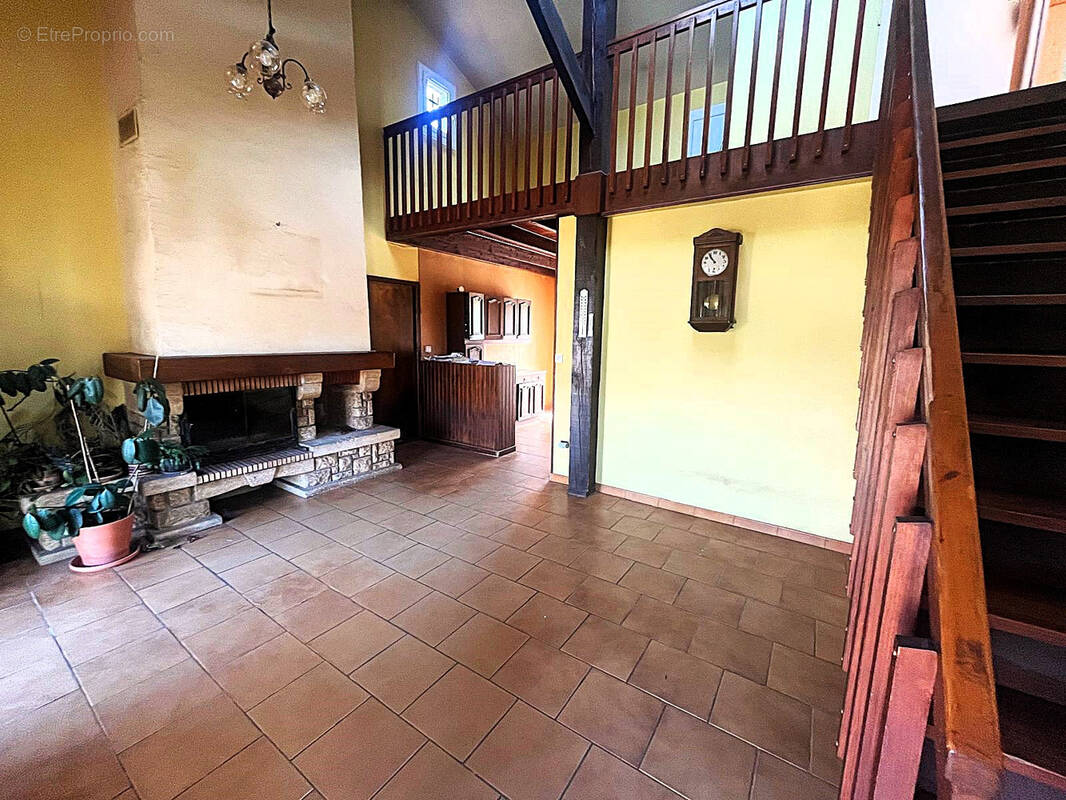 Maison à PINS-JUSTARET