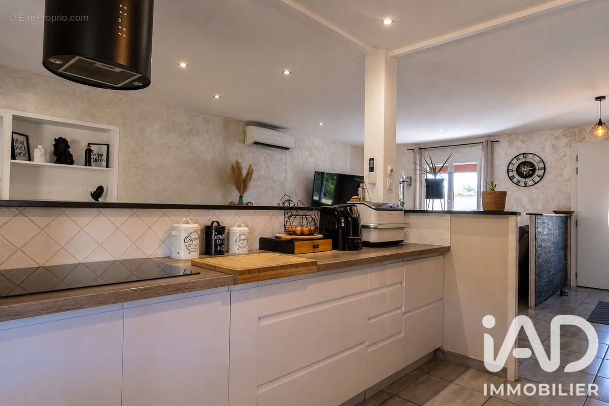 Maison 95 m² à Les Tourrettes  - photo 3