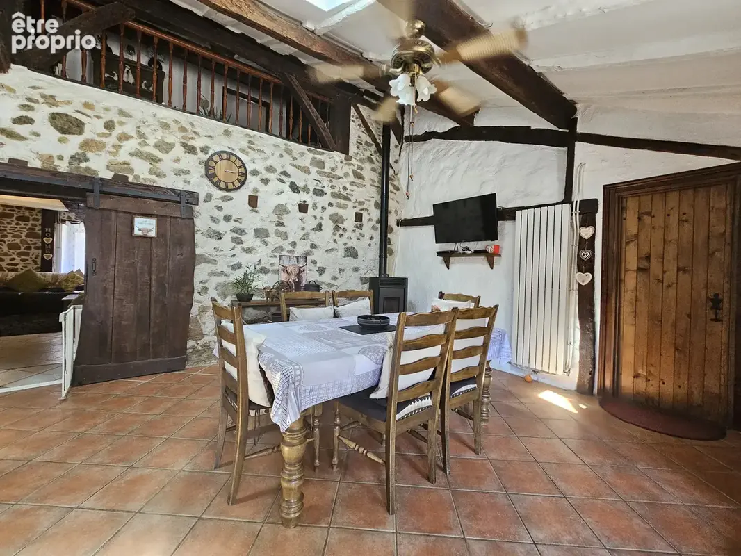 Propriété de caractère avec plus d'un hectare de terrain – Une opportunité de style de vie rare - photo 4
