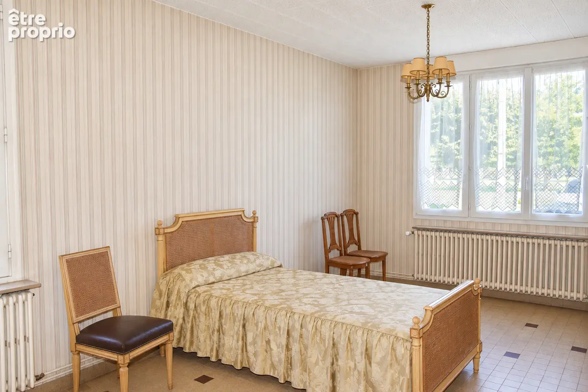 Maison familiale à rénover - Châlette-sur-Loing Bourg - 5 chambres - terrain de 543 m² - photo 3