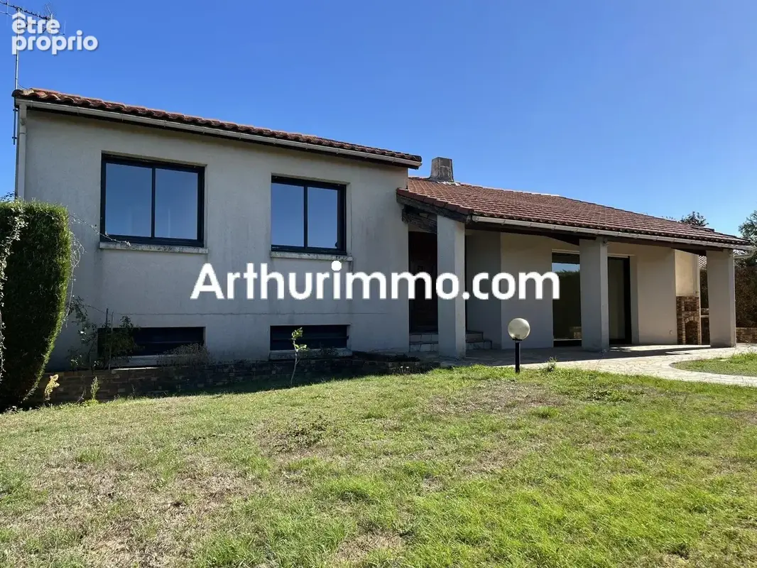 Photo Maison à Mortagne-Sur-Sevre au prix de 249 000€