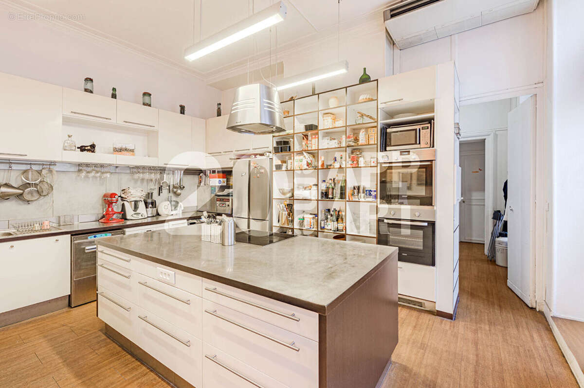 Commerce à PARIS-2E