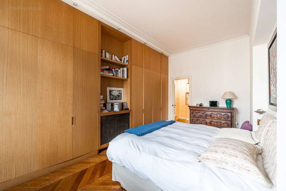 Appartement à PARIS-8E