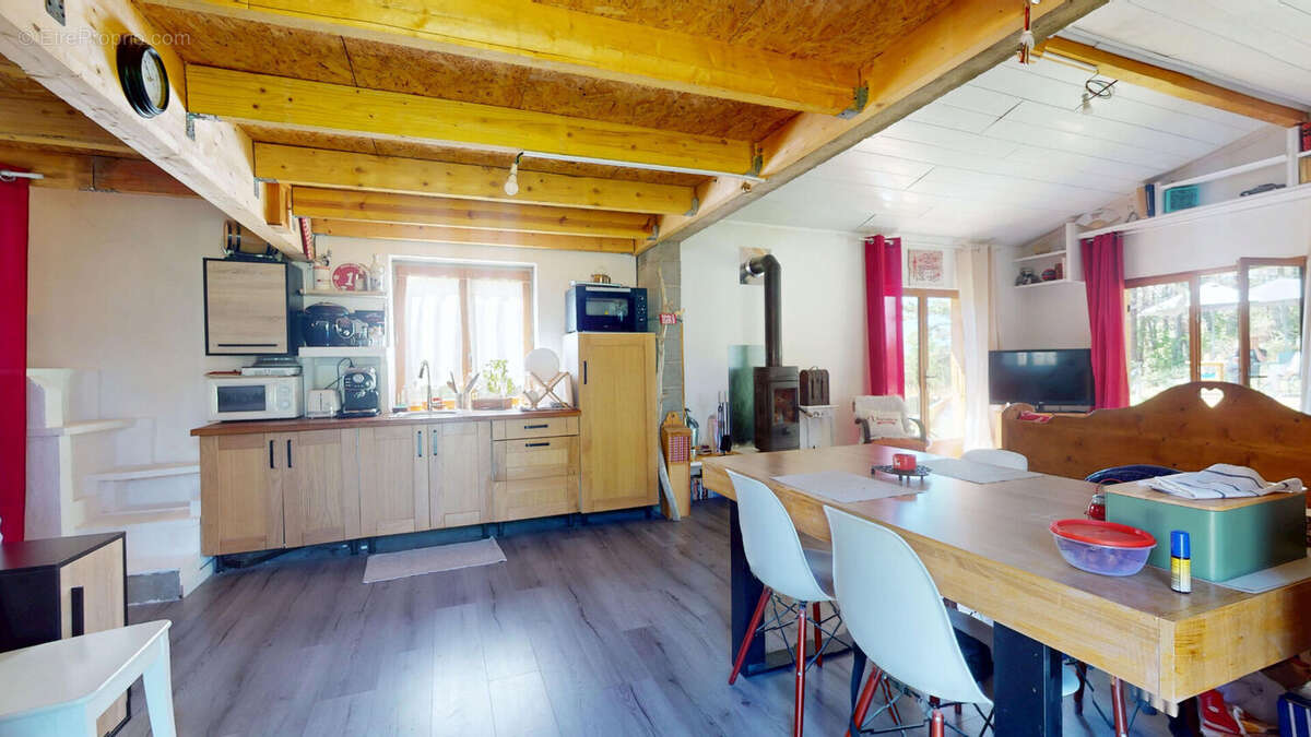 Maison à LA SALLE-EN-BEAUMONT